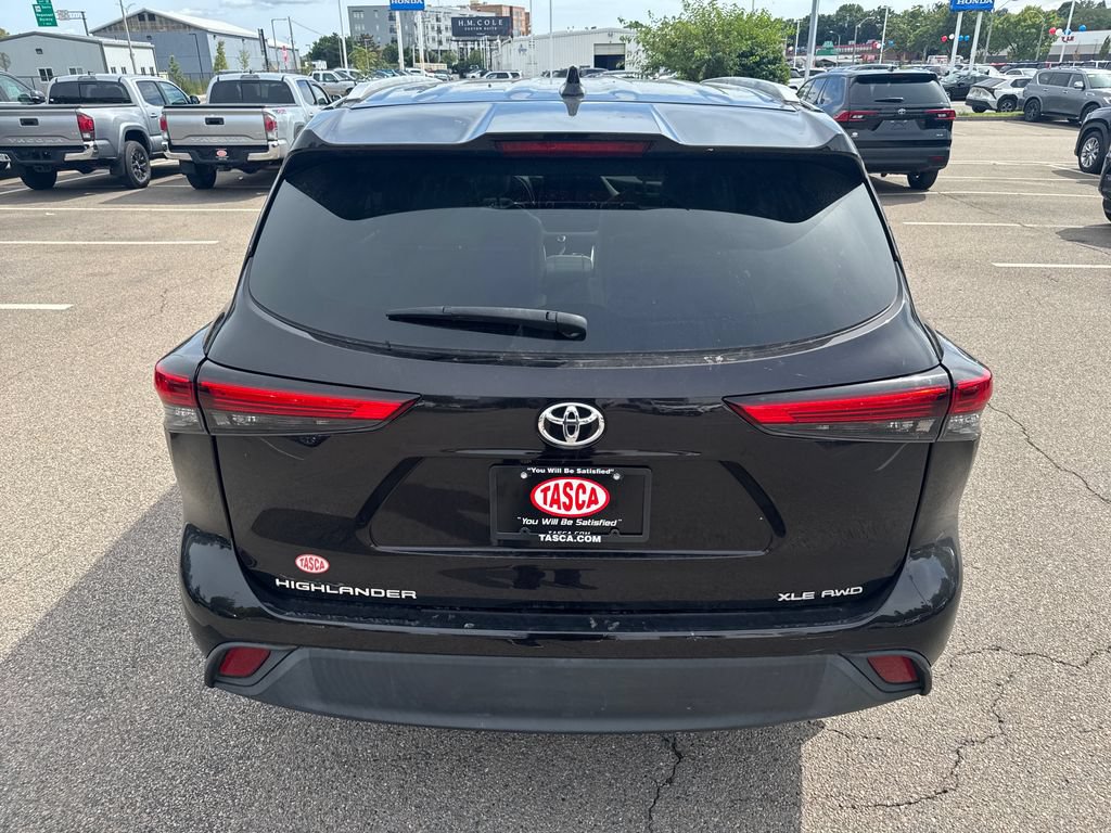 Used 2022 Toyota Highlander XLE AWD/4WD image 6