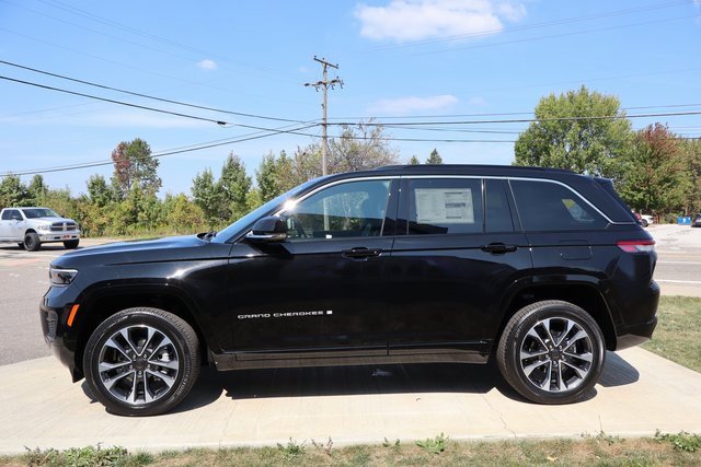 New 2025 Jeep Grand Cherokee Overland w/ Adv Protech Group III image 31