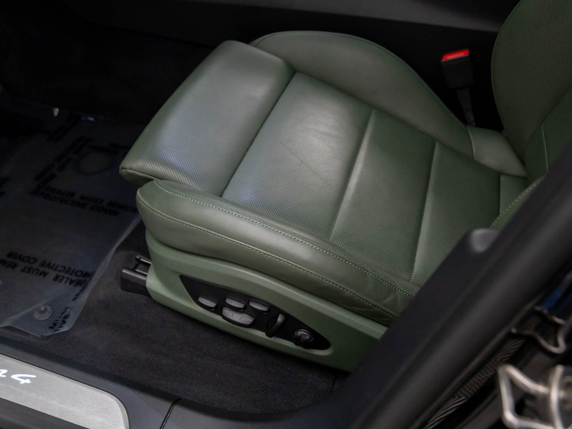 Certified 2024 Porsche Macan 4 Electric image 18