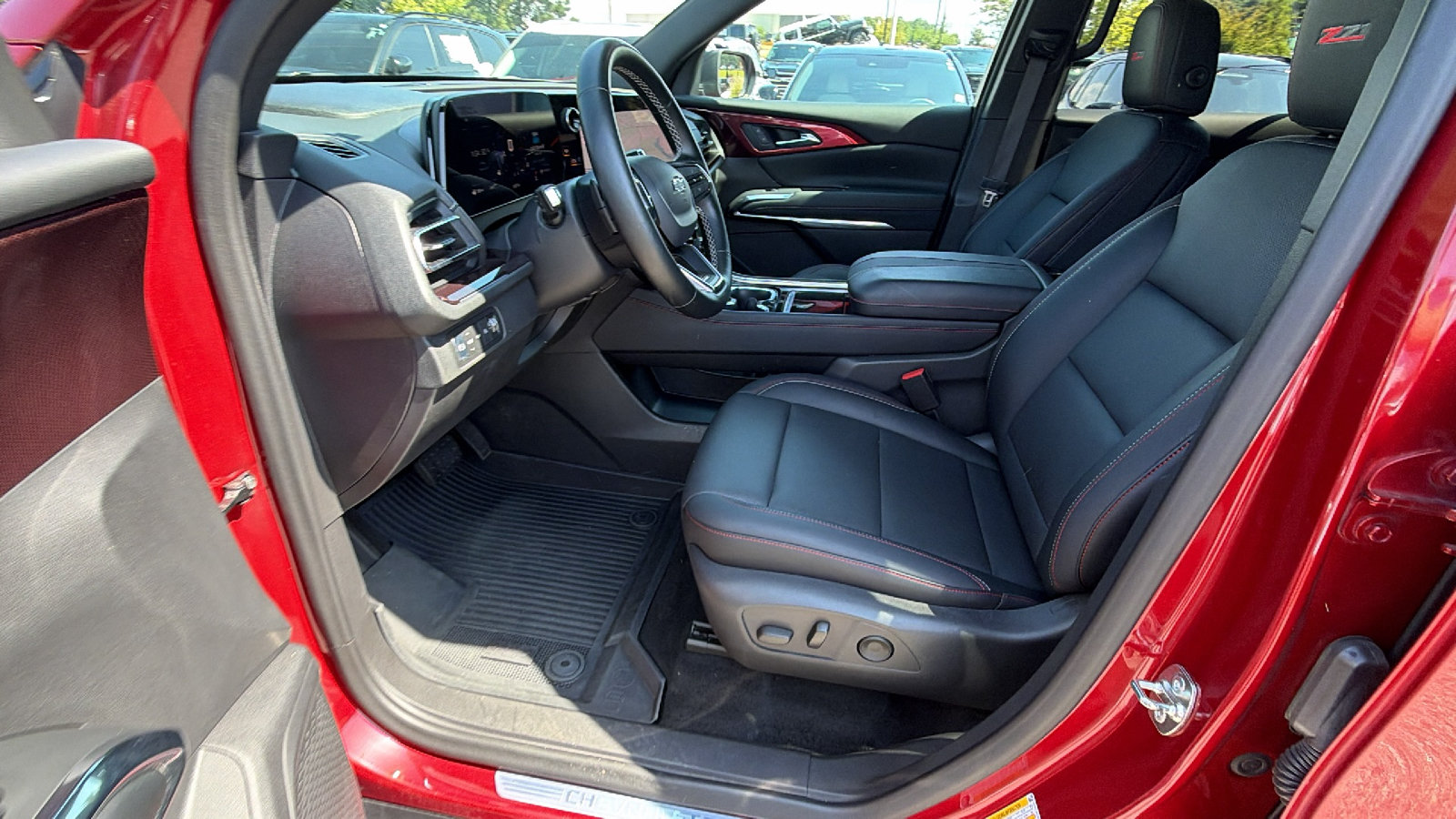 Used 2025 Chevrolet Traverse Z71 w/ Driver Confidence Package AWD/4WD image 17
