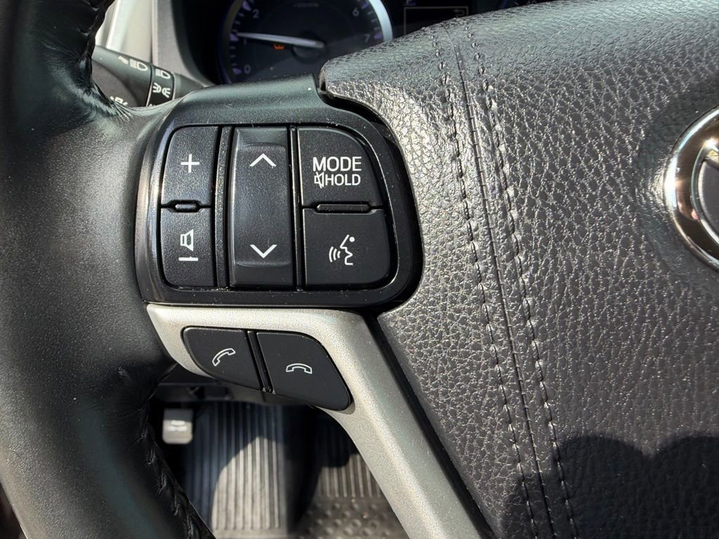 Used 2019 Toyota Highlander XLE image 26