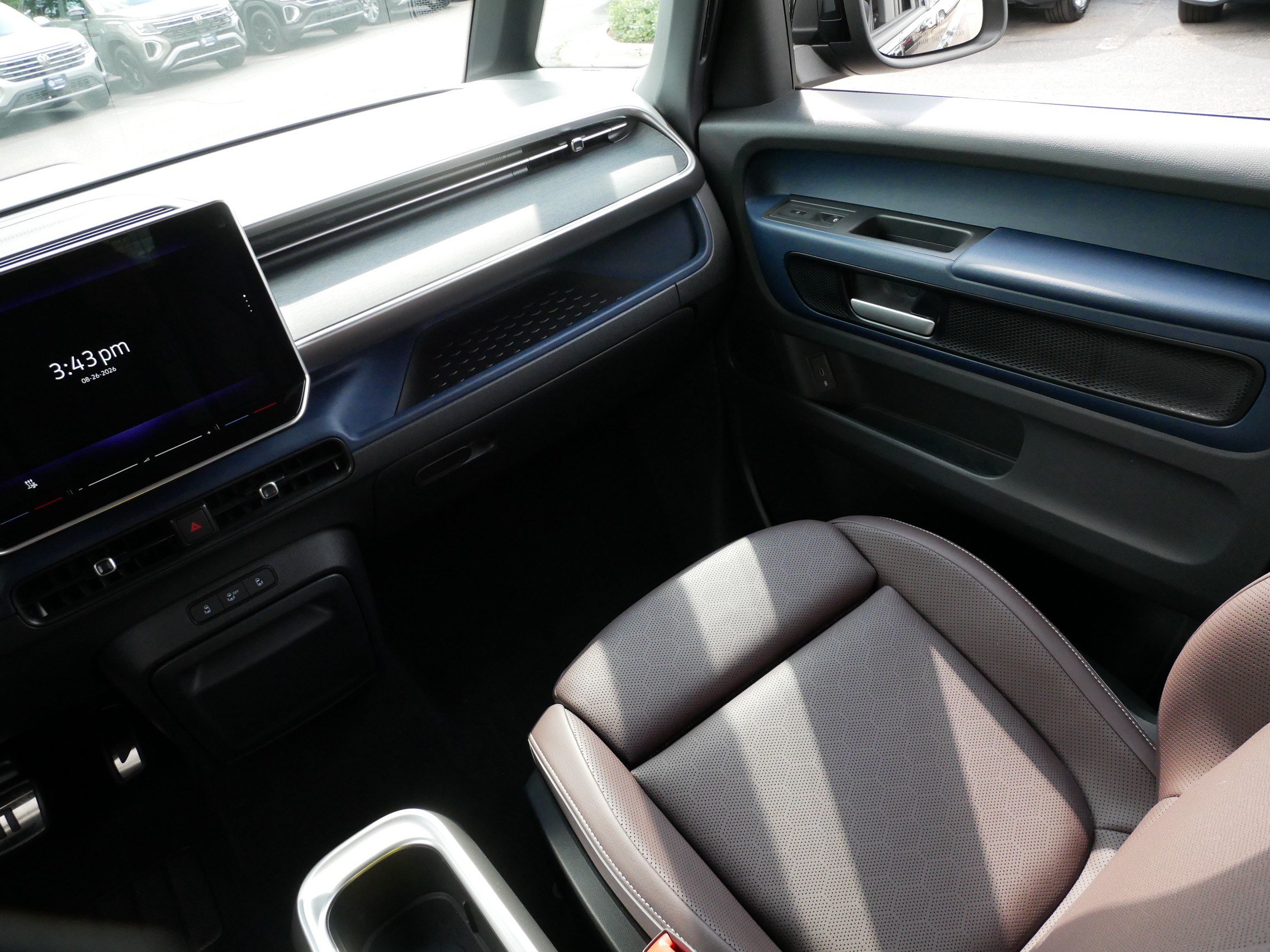 Certified 2025 Volkswagen ID. Buzz Pro S RWD image 11