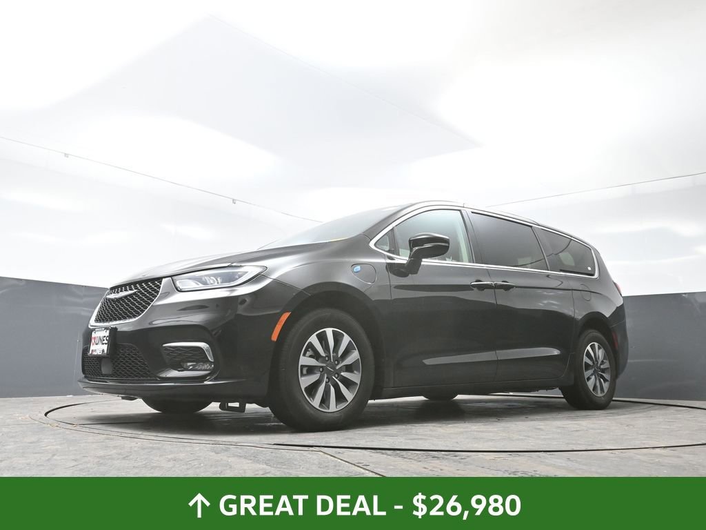 Used 2024 Chrysler Pacifica Select image 55