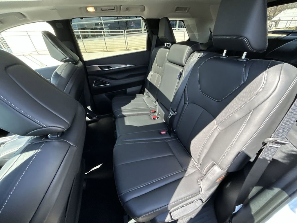 Certified 2026 INFINITI QX60 Luxe w/ Cargo Package AWD/4WD image 23