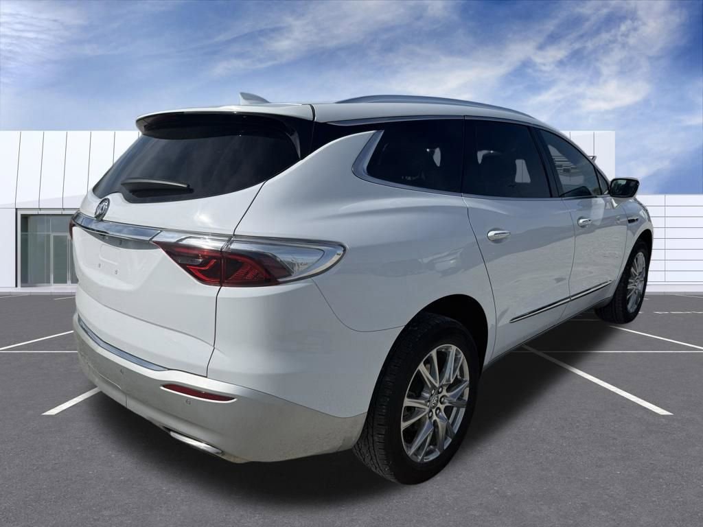 Used 2024 Buick Enclave Essence FWD image 3
