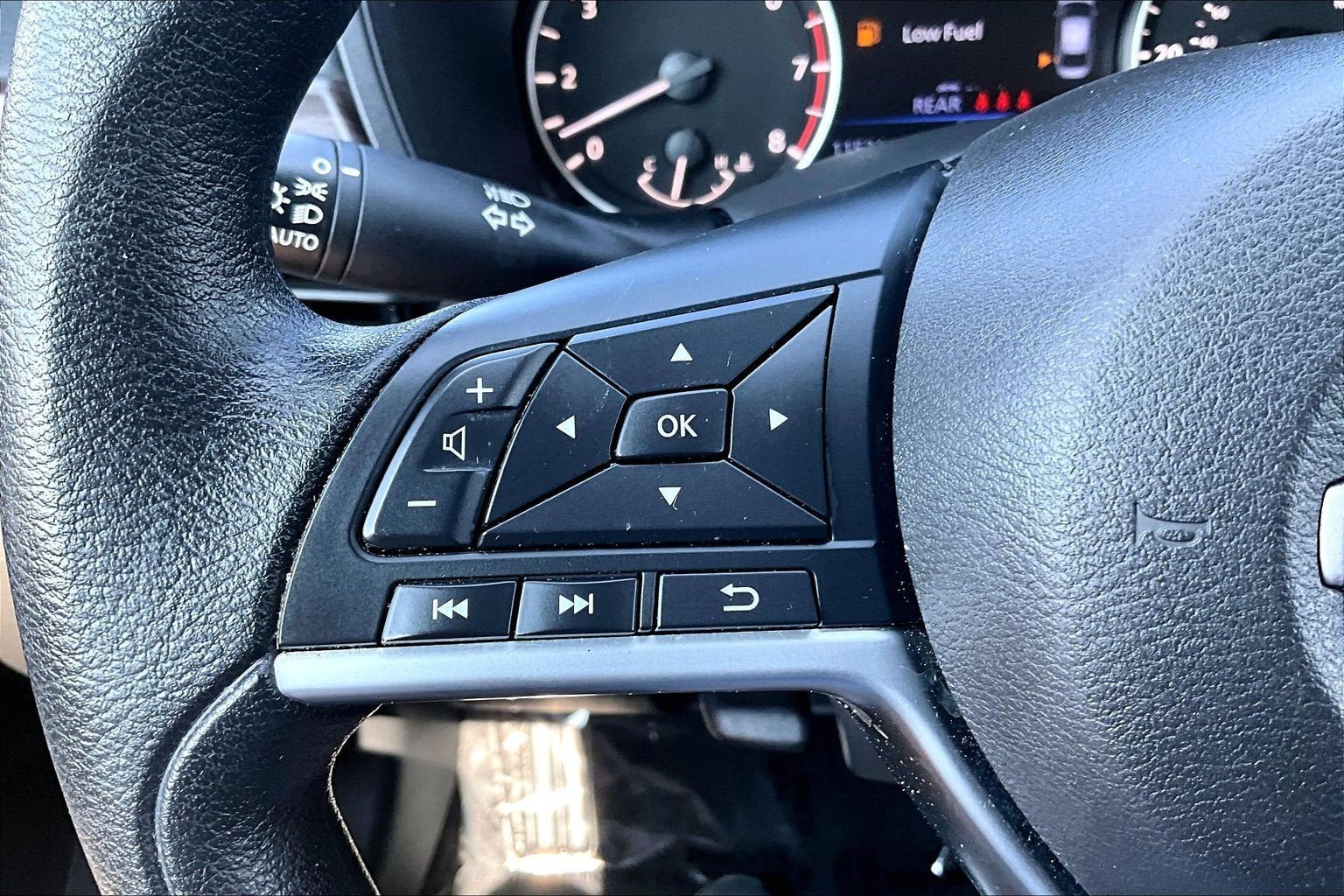 Used 2024 Nissan Altima 2.5 SV AWD/4WD image 17
