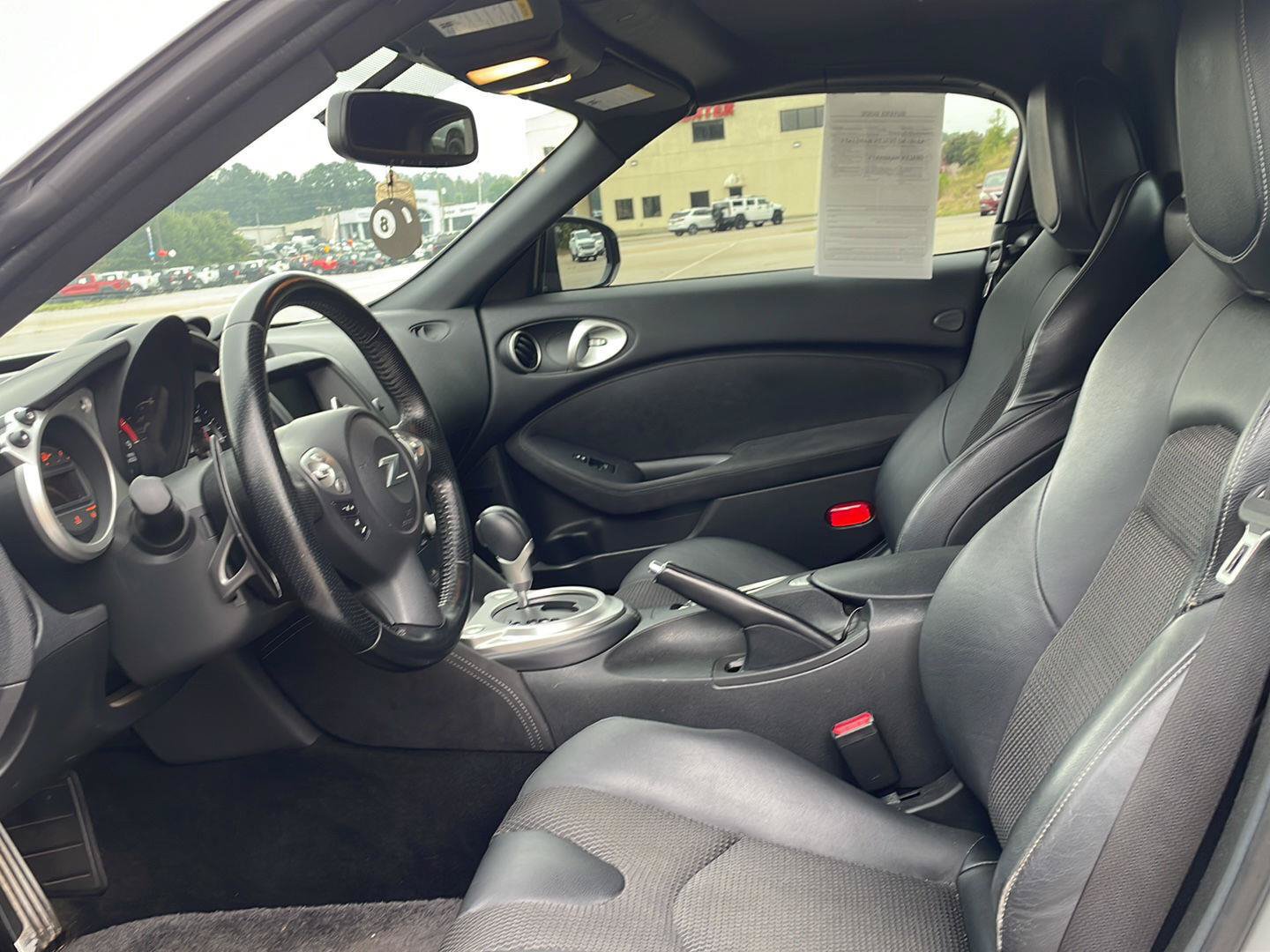 Used 2018 Nissan 370Z Touring RWD image 6