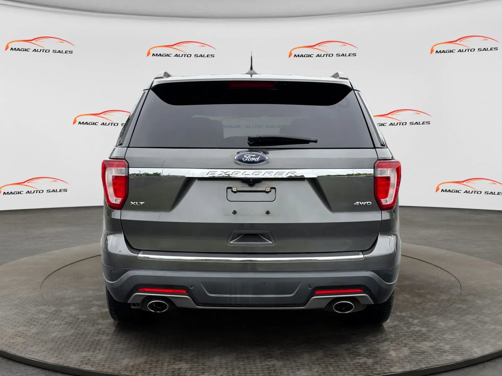 Used 2018 Ford Explorer XLT w/ Equipment Group 201A AWD/4WD image 9