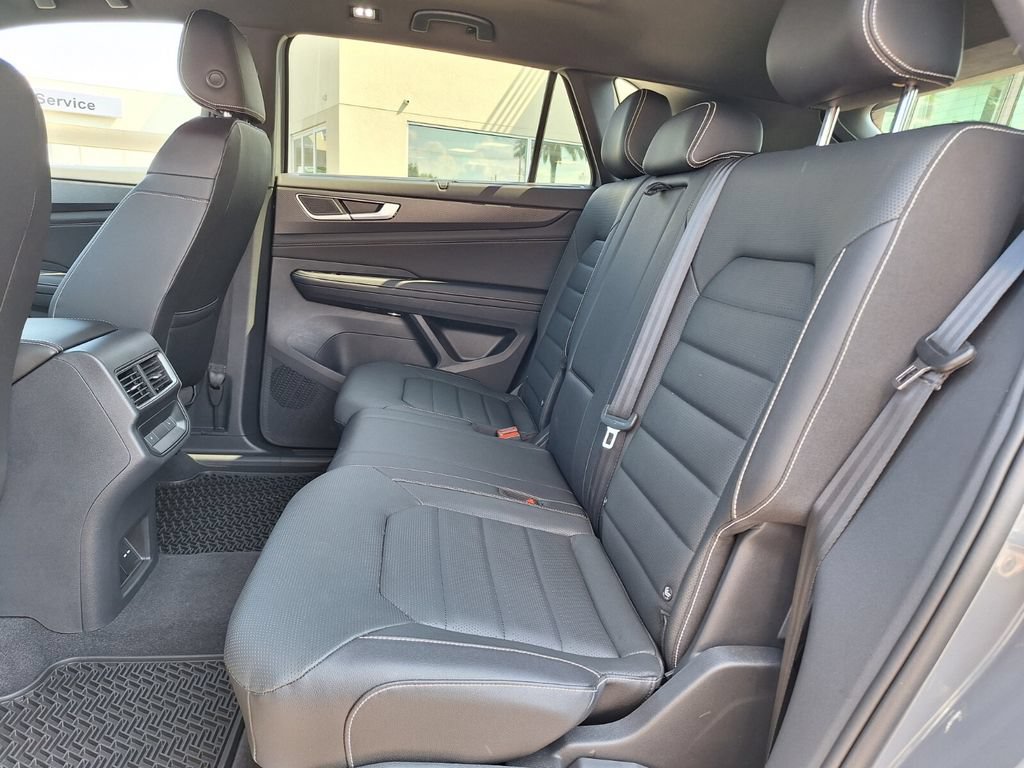 Used 2026 Volkswagen Atlas Cross Sport SEL R-Line AWD/4WD image 23