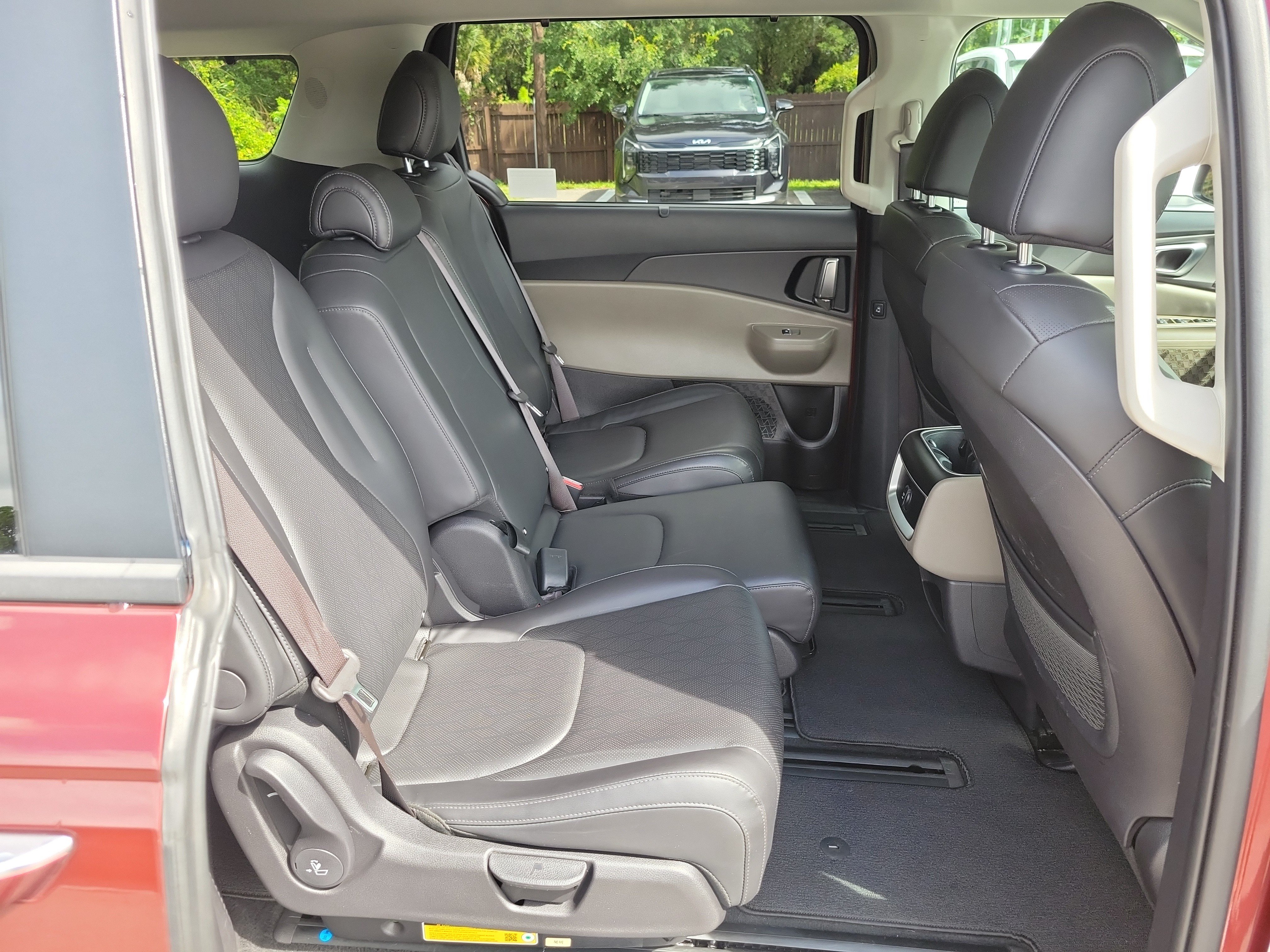 Certified 2025 Kia Carnival EX FWD image 10