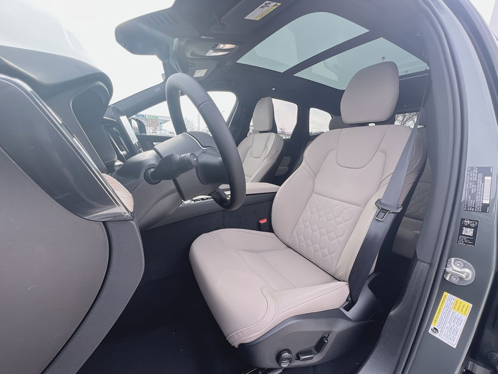 New 2026 Volvo XC60 B5 Plus w/ Climate Package AWD/4WD image 13