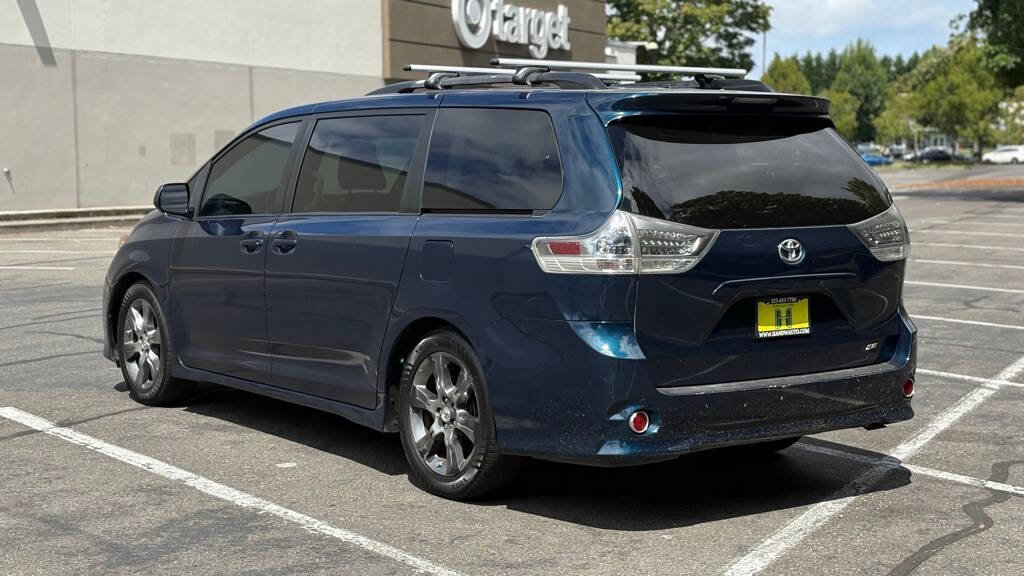 Used 2011 Toyota Sienna SE image 3