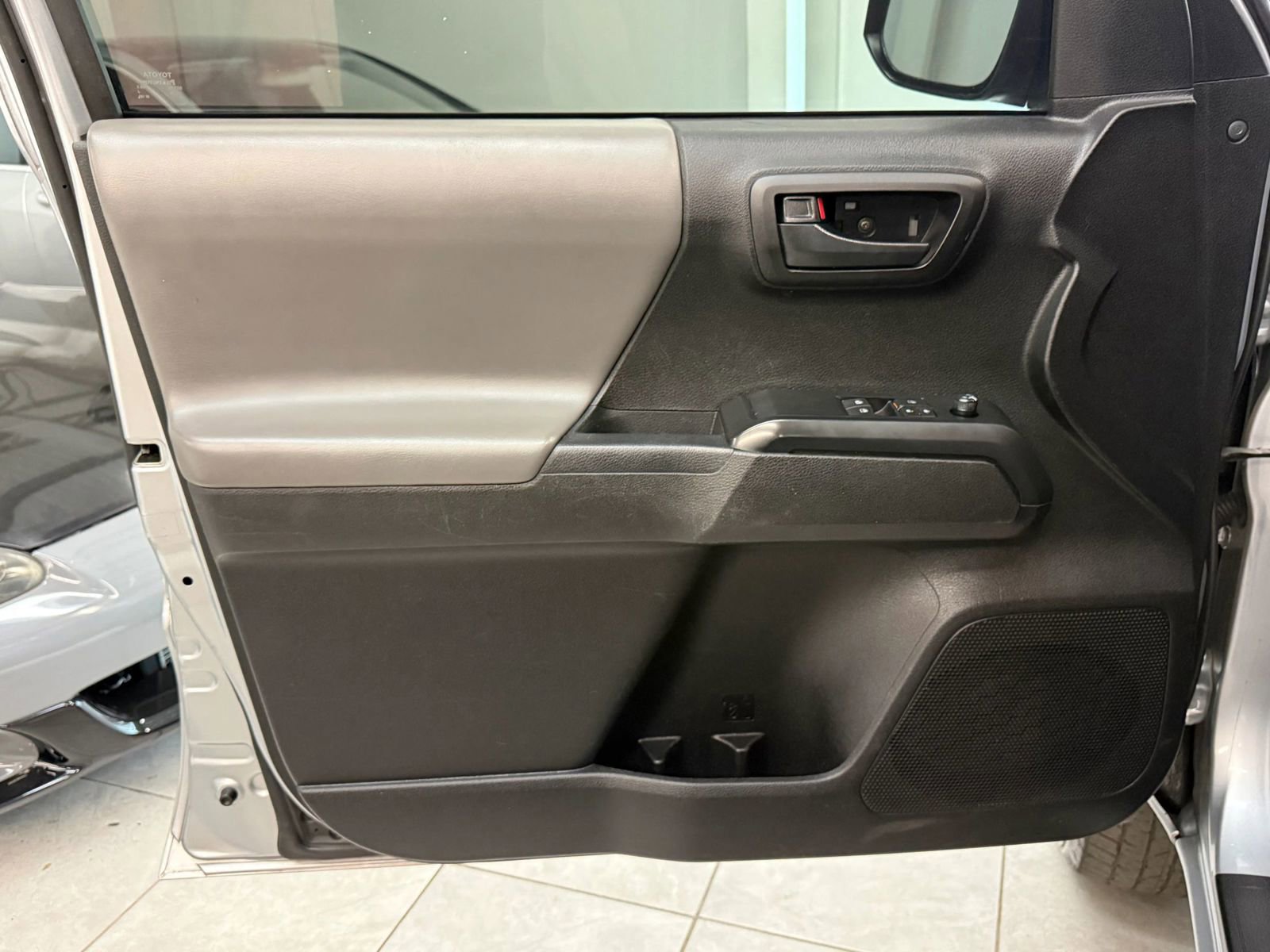 Used 2021 Toyota Tacoma SR RWD image 13