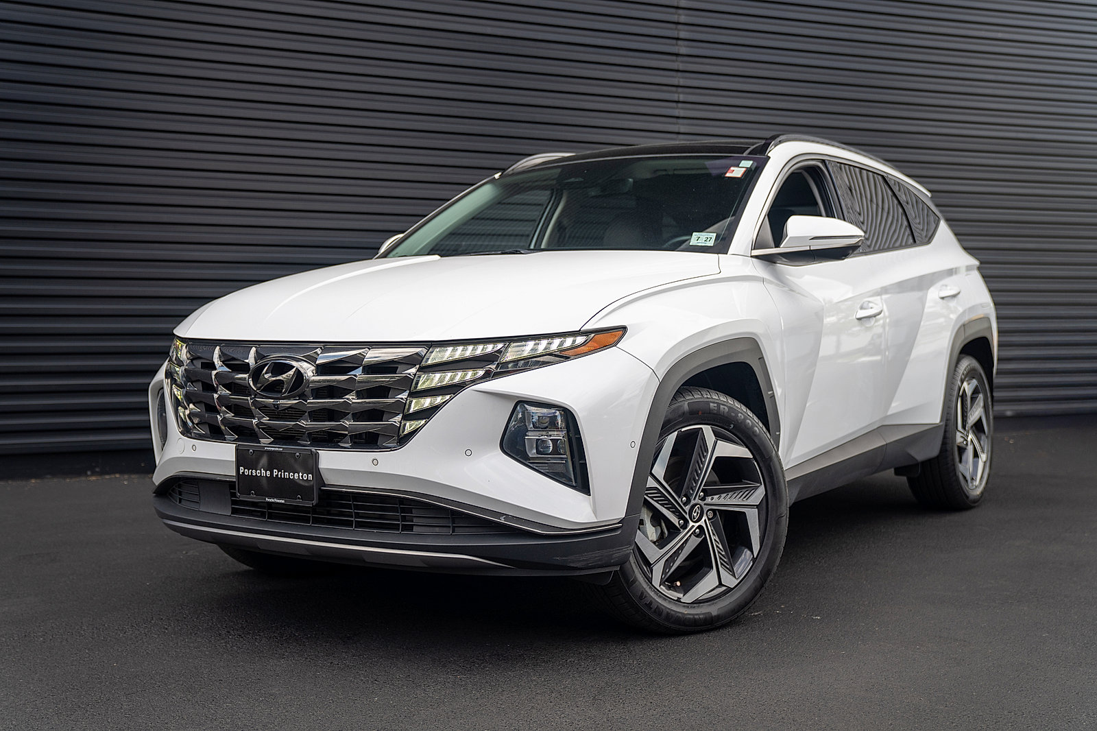 Used 2022 Hyundai Tucson Limited w/ Cargo Package AWD/4WD image 1