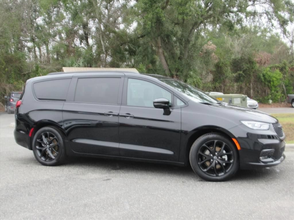 New 2026 Chrysler Pacifica Select w/ S Appearance Package FWD image 2