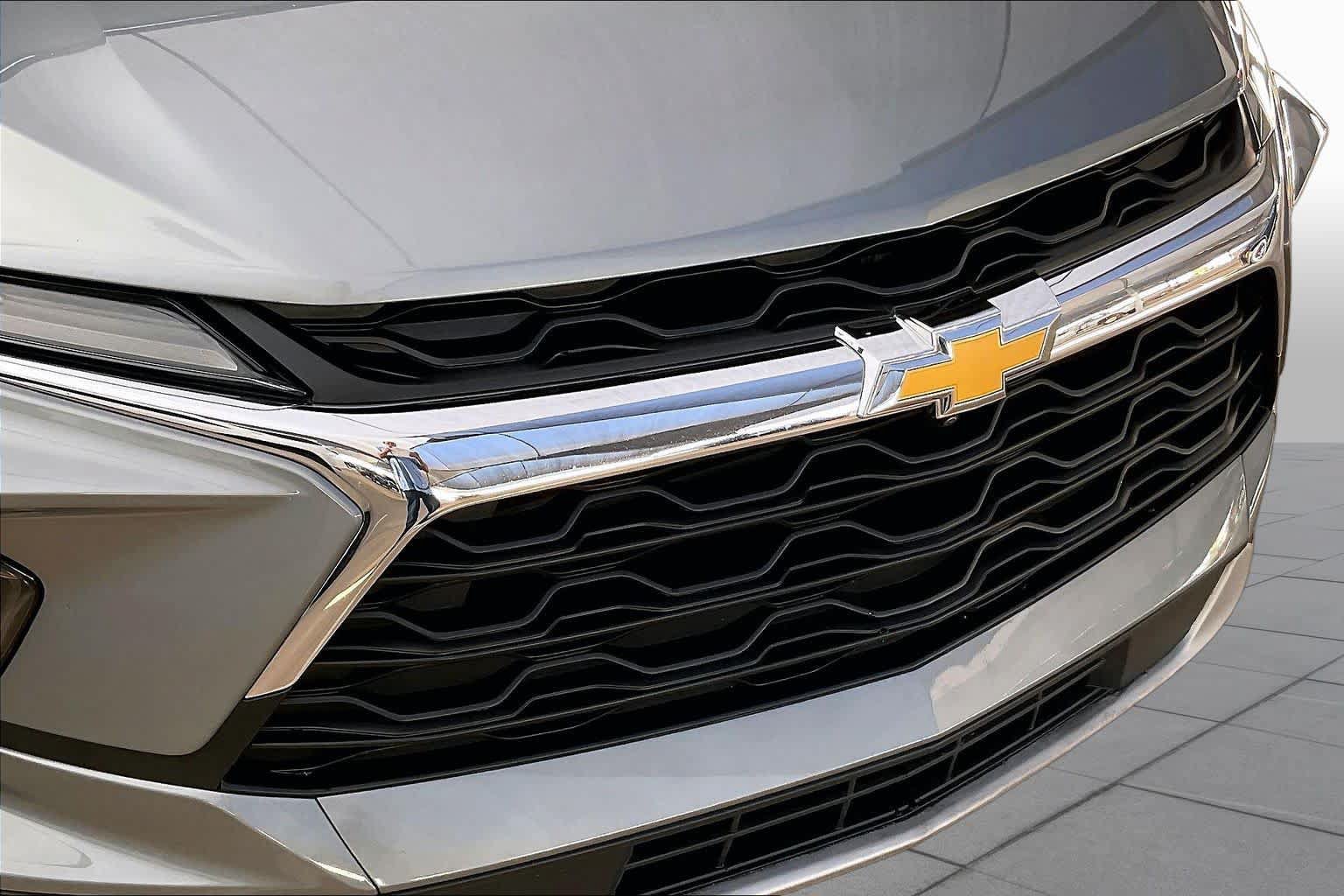 Used 2024 Chevrolet Blazer LT w/ Sound & Technology Package FWD image 28