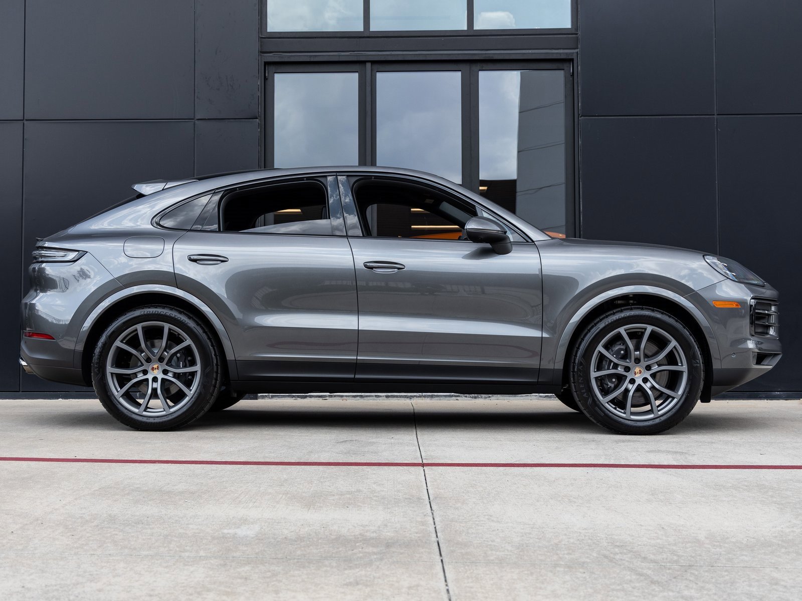 Certified 2025 Porsche Cayenne Coupe image 12