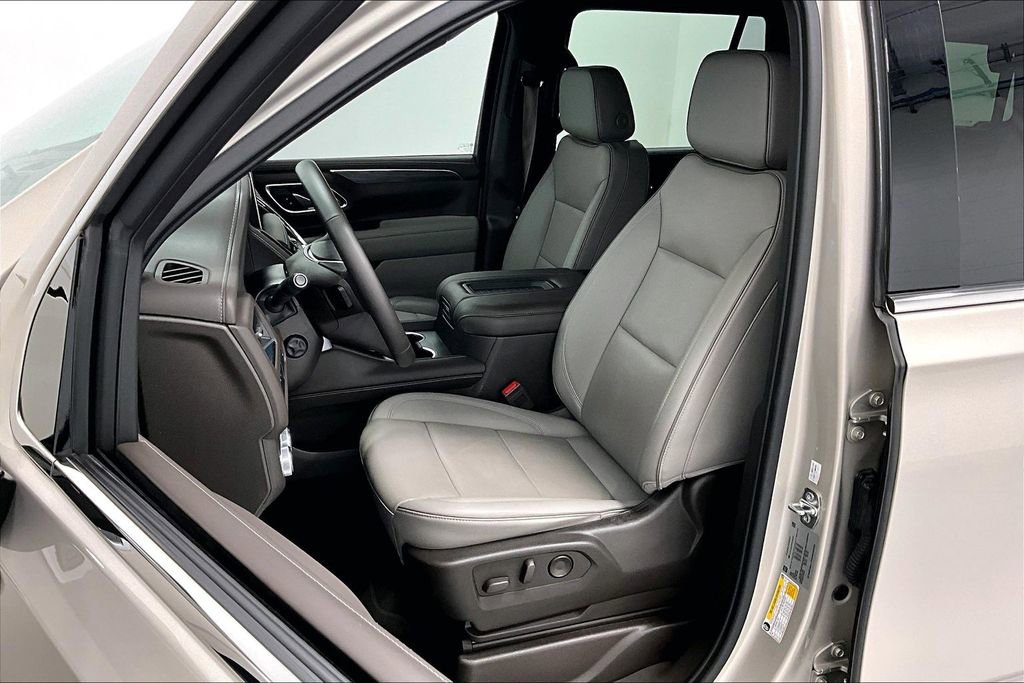 Used 2023 GMC Yukon SLT w/ SLT Luxury Package image 32