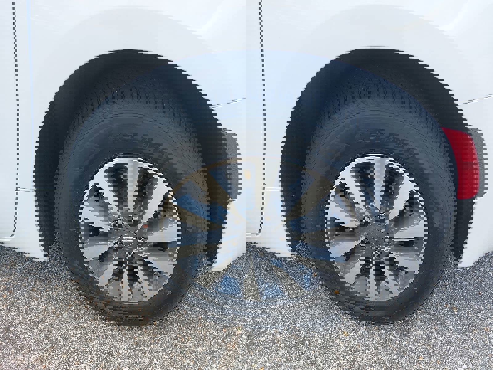 Used 2024 Chrysler Pacifica Select image 35