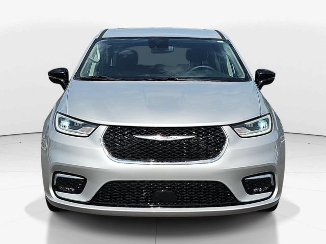 Used 2024 Chrysler Pacifica Touring-L FWD image 9