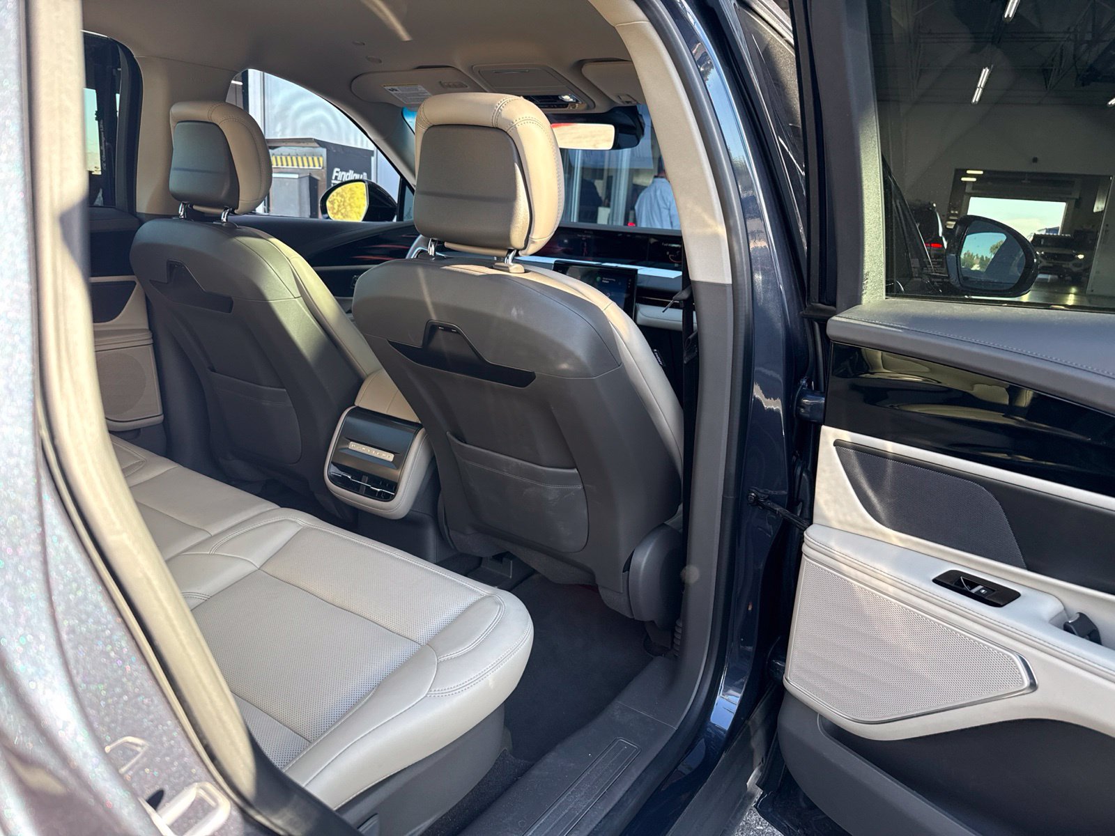 Used 2024 Lincoln Nautilus Premier AWD/4WD image 14