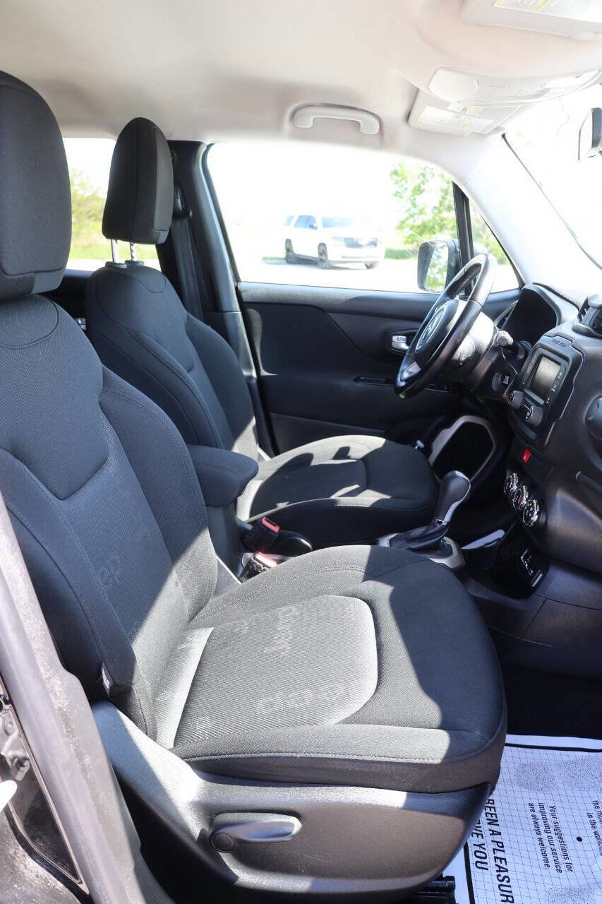 Used 2017 Jeep Renegade Latitude image 15