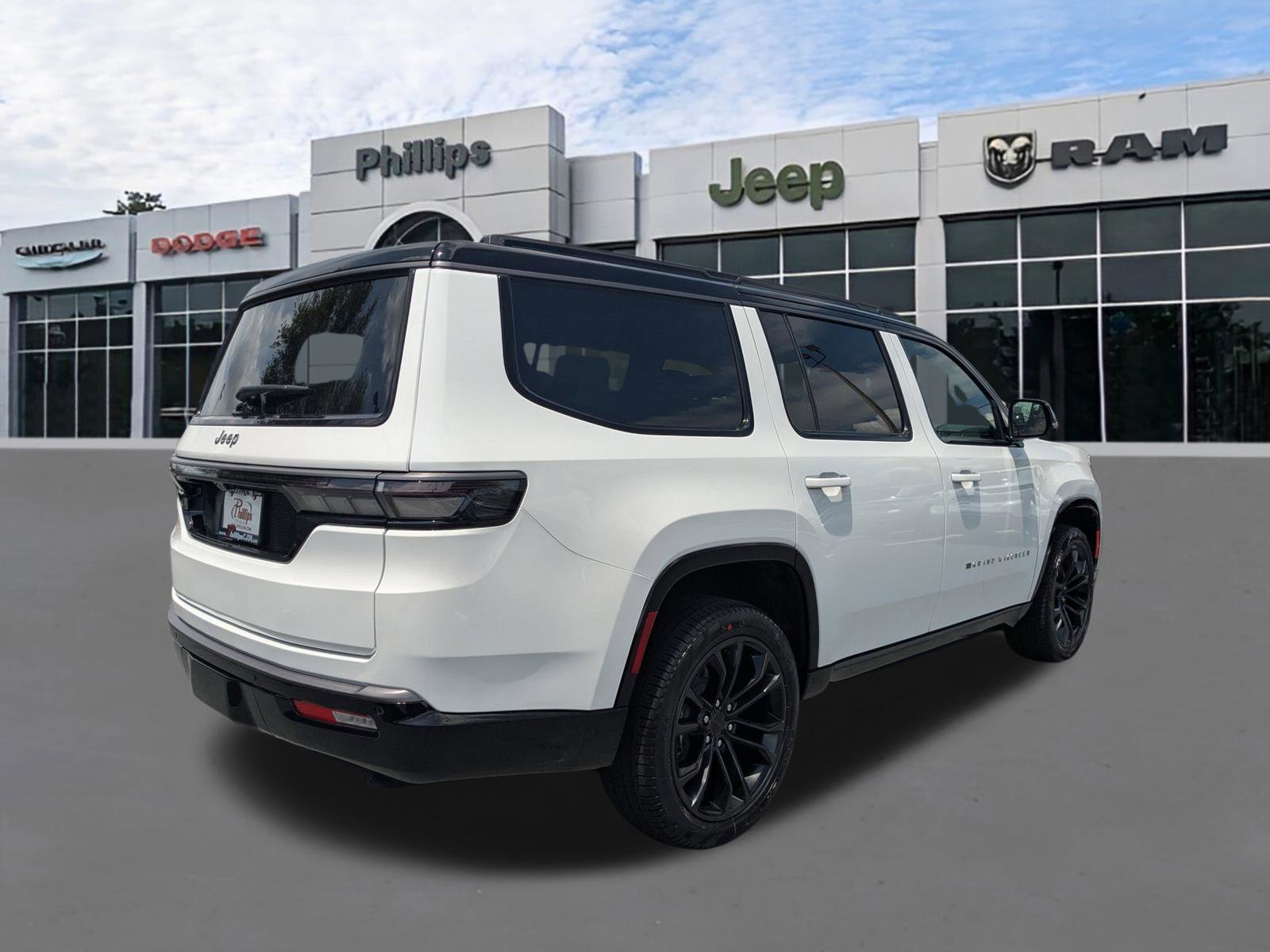 New 2026 Jeep Grand Wagoneer Summit AWD/4WD image 3