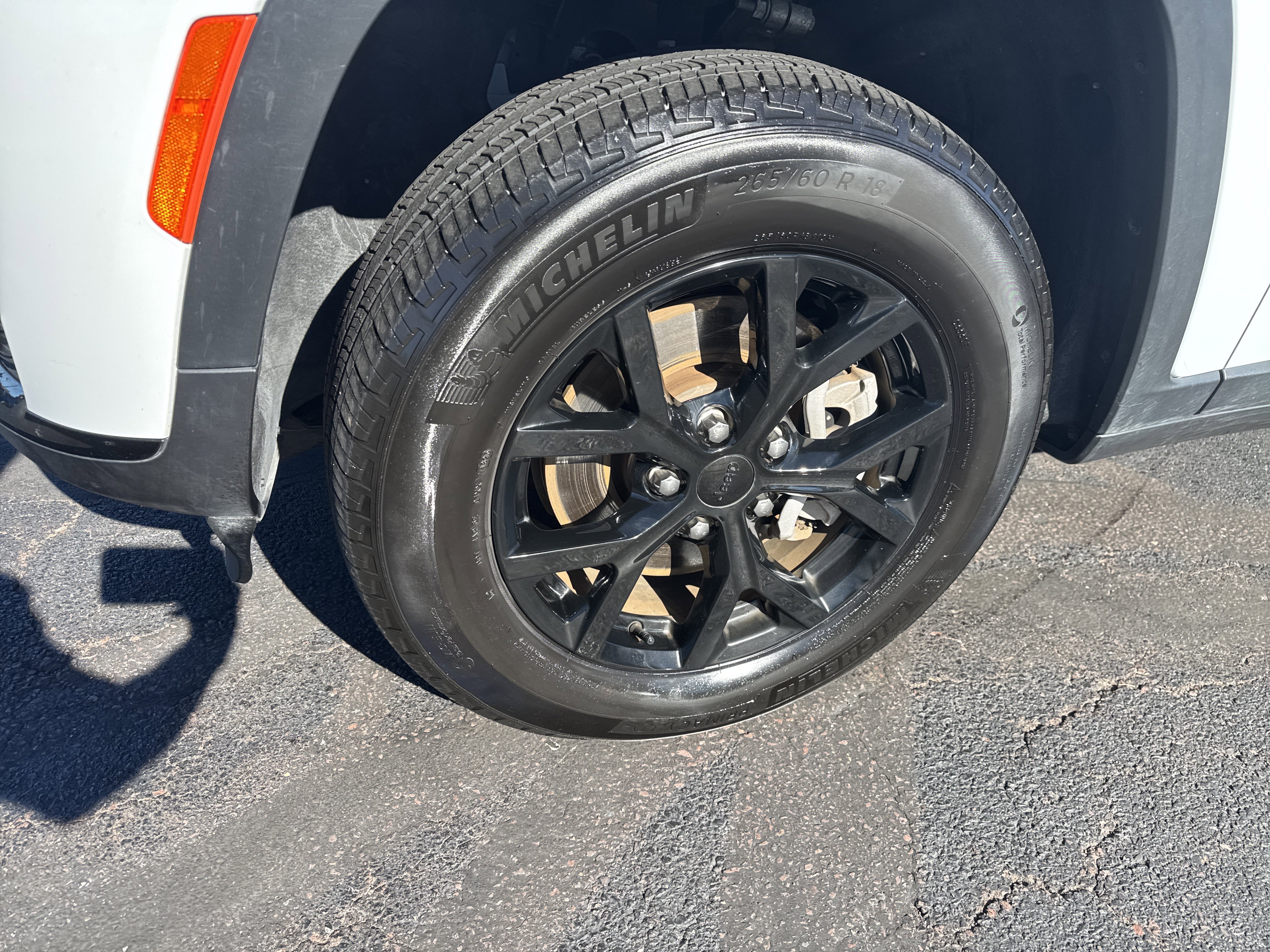 Used 2024 Jeep Grand Cherokee L Laredo image 11