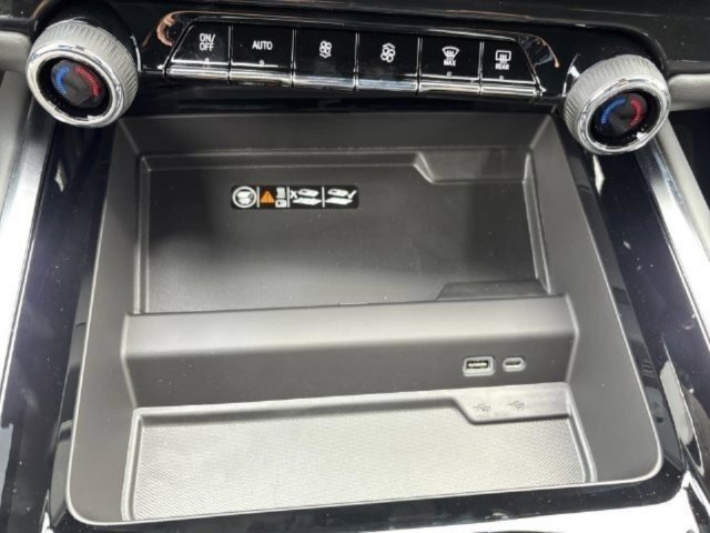 Used 2026 Chevrolet Tahoe Premier AWD/4WD image 22