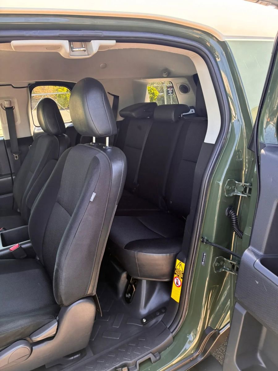 Used 2014 Toyota FJ Cruiser 4WD w/ Upgrade Package image 28