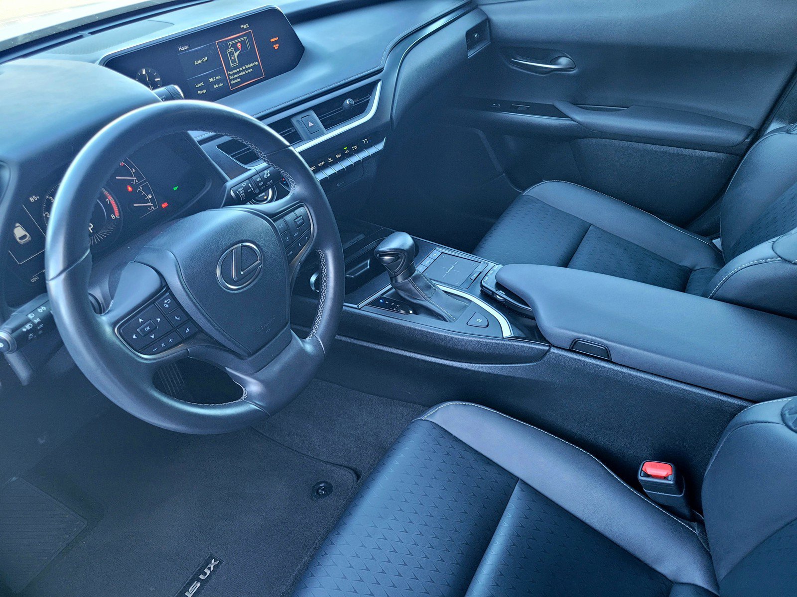 Certified 2022 Lexus UX 200 w/ Accessory Package (Z2) FWD image 20