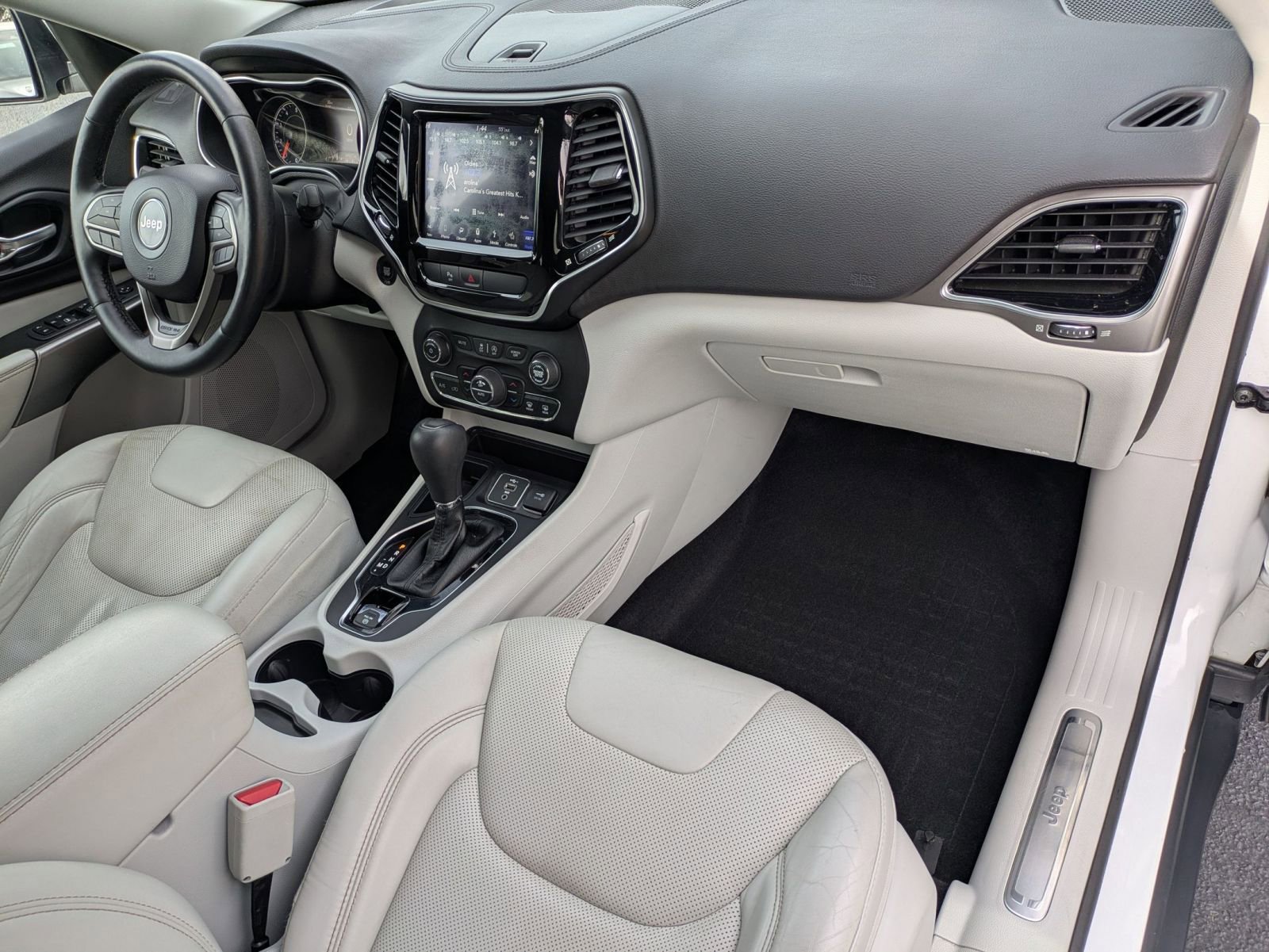 Used 2019 Jeep Cherokee Limited image 27