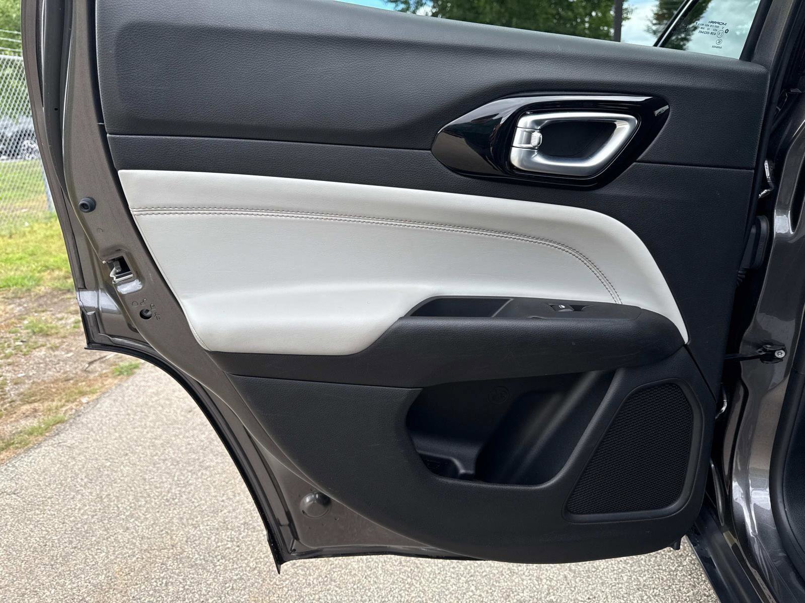 Used 2022 Jeep Compass Limited image 11