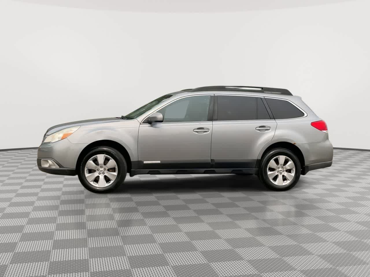 Used 2011 Subaru Outback 3.6R Limited w/ PWR Moonroof Pkg AWD/4WD image 5