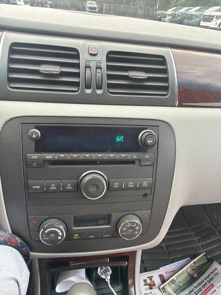 Used 2010 Buick Lucerne CXL FWD image 2