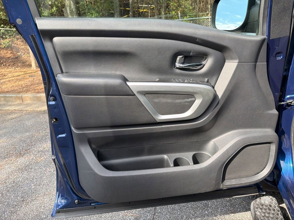 Used 2019 Nissan Titan SV image 26