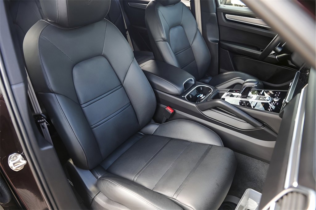 Used 2022 Porsche Cayenne Platinum Edition image 34