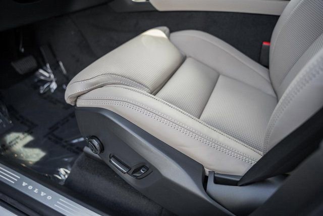 New 2026 Volvo XC90 B6 Ultra w/ Protection Package Premier image 32