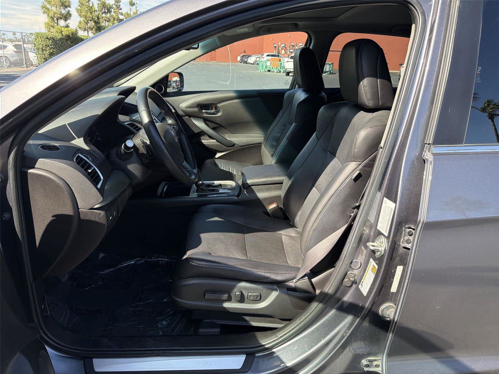 Used 2017 Acura RDX w/ Tech & AcuraWatch Plus Pack FWD image 12