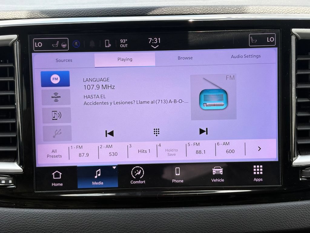 Used 2023 Chrysler Pacifica Touring-L FWD image 25