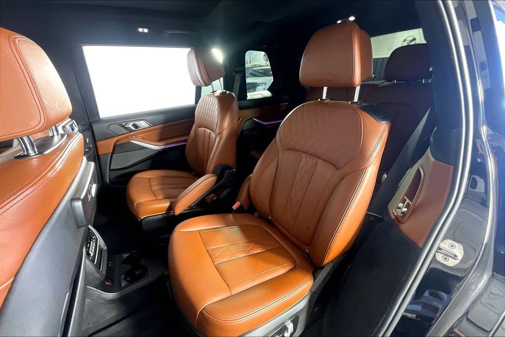 Used 2021 BMW X7 xDrive40i w/ M Sport Package AWD/4WD image 35