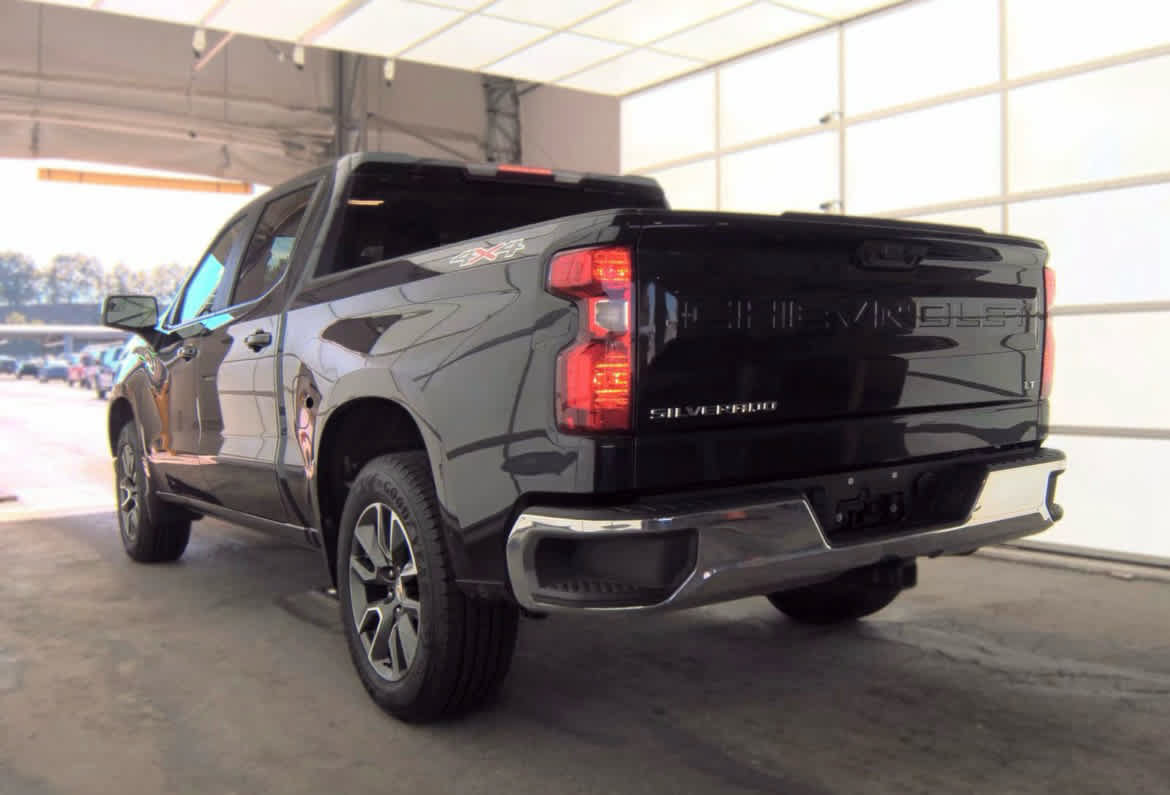 Used 2024 Chevrolet Silverado 1500 LT AWD/4WD image 5