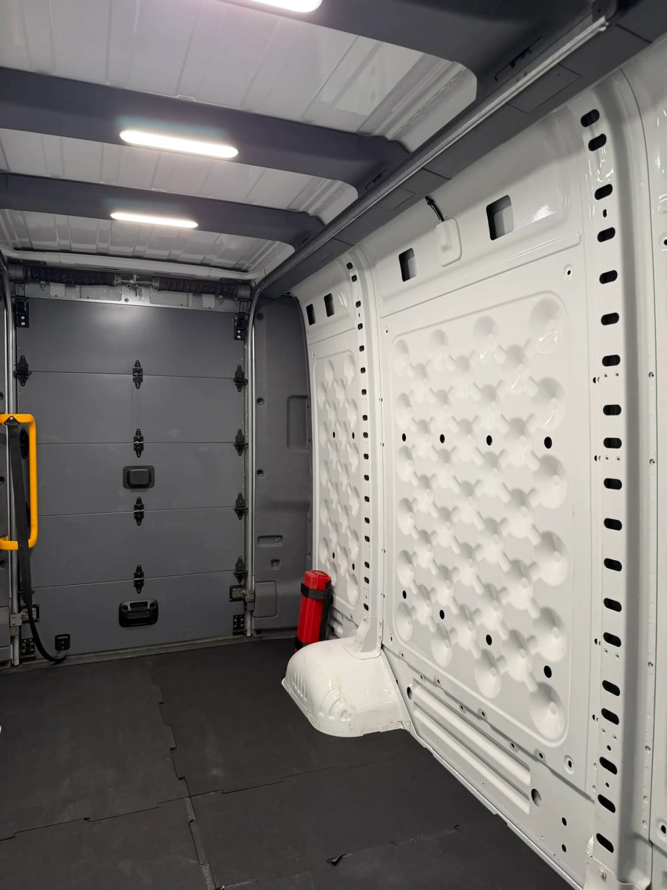 Used 2024 Rivian Delivery 500 FWD image 23
