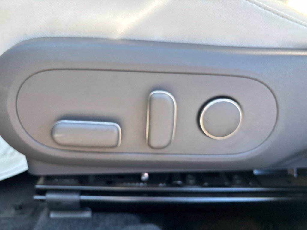 Used 2025 Hyundai Kona SEL AWD/4WD image 16