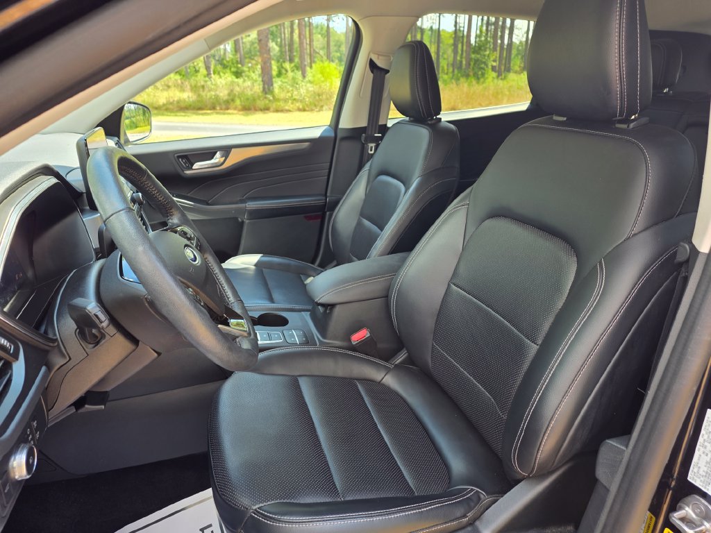 Used 2021 Ford Escape Titanium AWD/4WD image 14