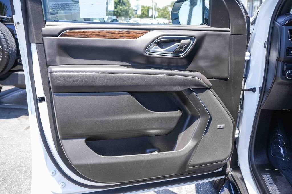 Used 2024 Chevrolet Suburban Premier RWD image 28