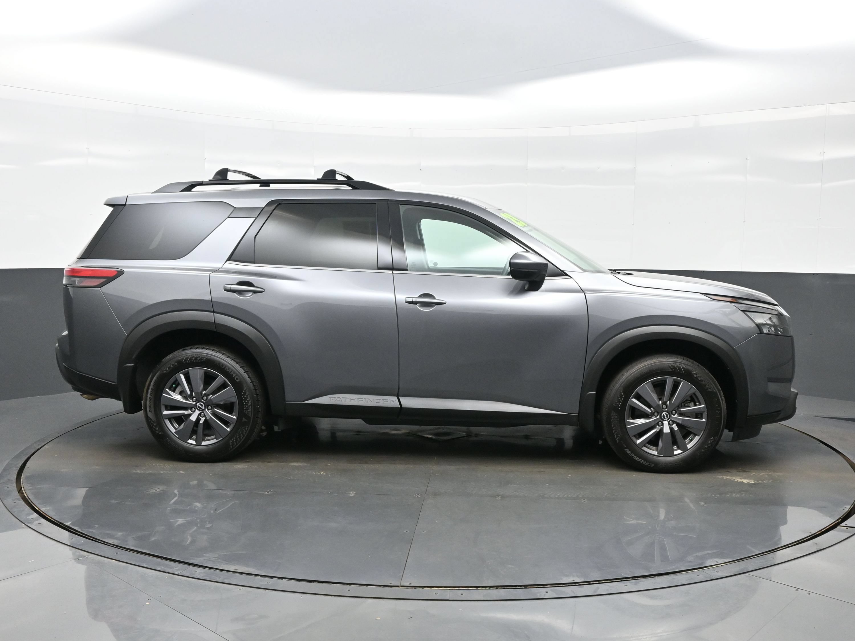 Used 2023 Nissan Pathfinder SV AWD/4WD image 7