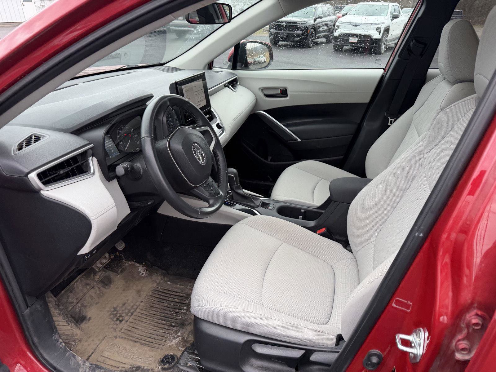 Used 2023 Toyota Corolla Cross LE w/ Moonroof Package AWD/4WD image 13
