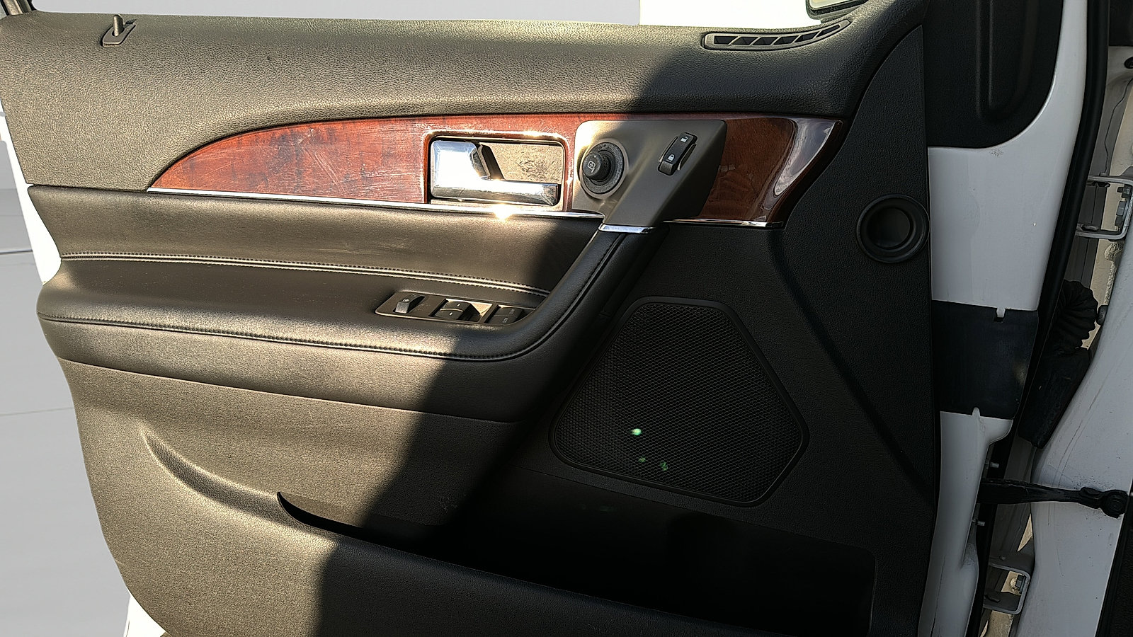 Used 2011 Lincoln MKX AWD w/ 102A Rapid Spec Order Code image 33