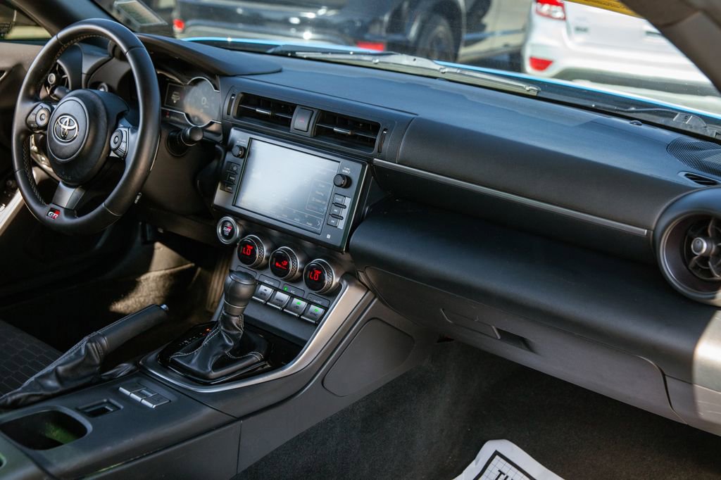 Used 2023 Toyota GR86 RWD image 9